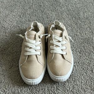 Tommy Bahama cream slip on shoes